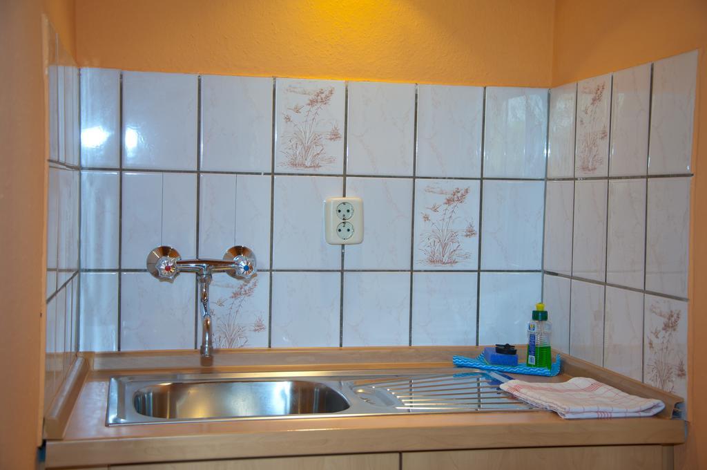 Ferien Unterm Reetdach In Gohren Hotel Гьорен Екстериор снимка
