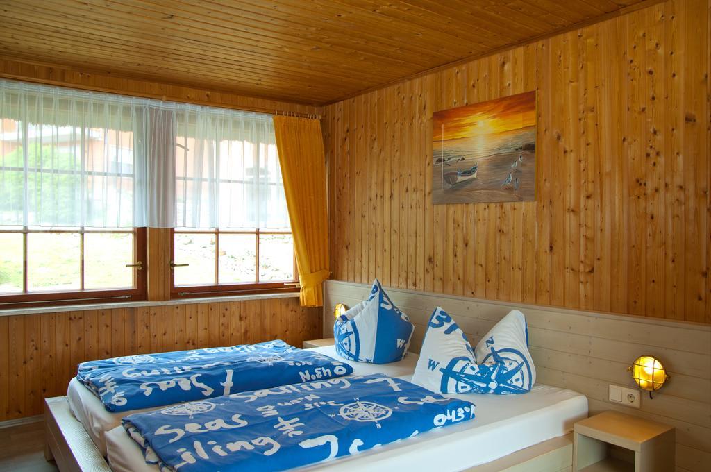 Ferien Unterm Reetdach In Gohren Hotel Гьорен Екстериор снимка