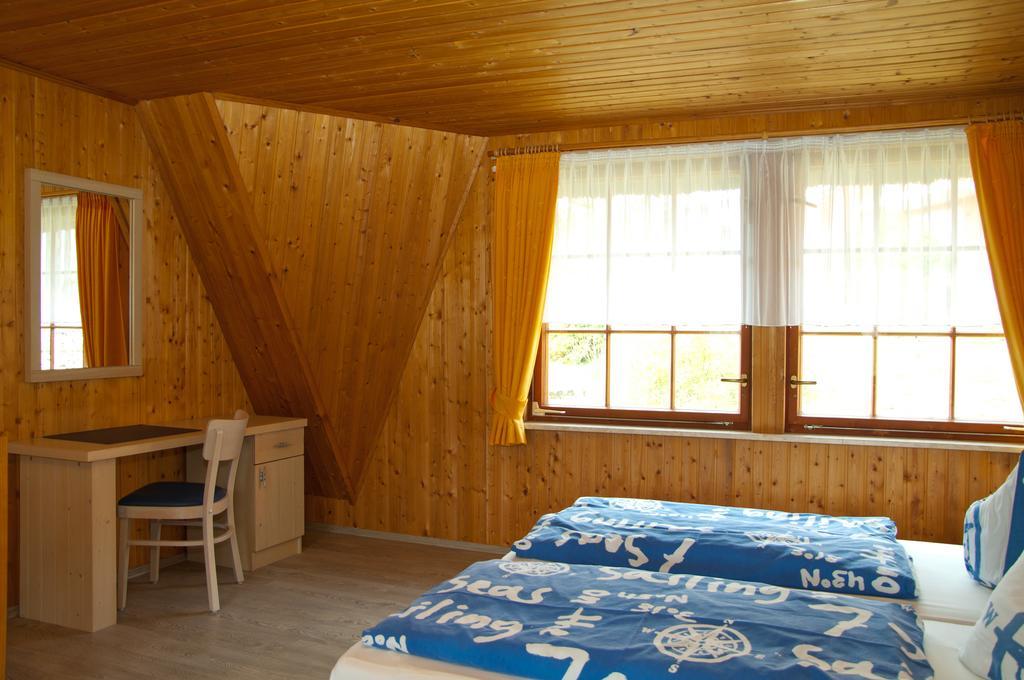 Ferien Unterm Reetdach In Gohren Hotel Гьорен Екстериор снимка