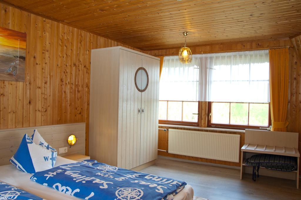 Ferien Unterm Reetdach In Gohren Hotel Гьорен Екстериор снимка