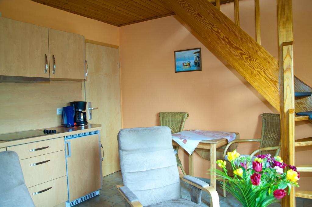 Ferien Unterm Reetdach In Gohren Hotel Гьорен Екстериор снимка