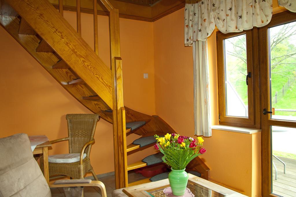 Ferien Unterm Reetdach In Gohren Hotel Гьорен Екстериор снимка