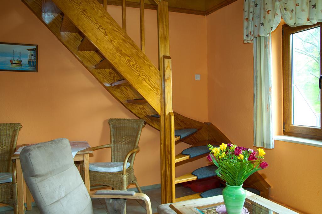 Ferien Unterm Reetdach In Gohren Hotel Гьорен Екстериор снимка
