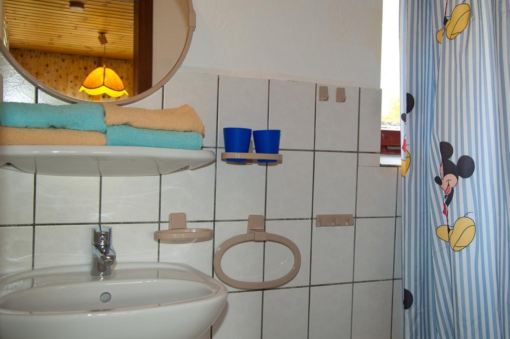 Ferien Unterm Reetdach In Gohren Hotel Гьорен Екстериор снимка