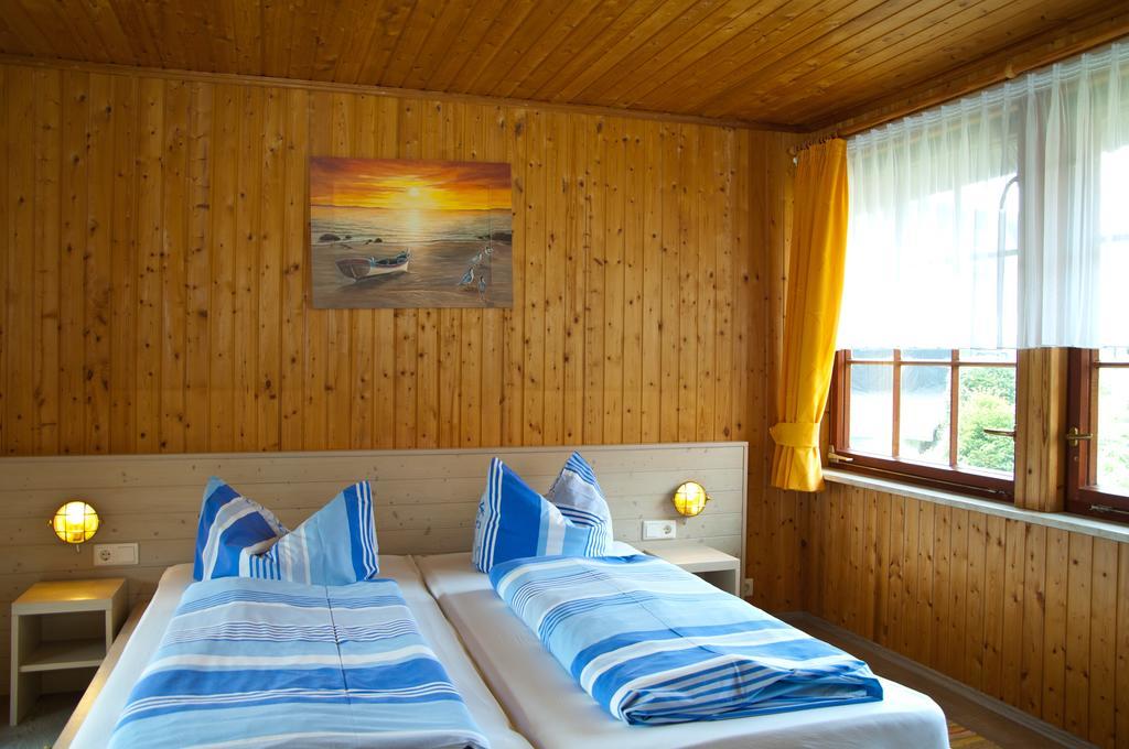 Ferien Unterm Reetdach In Gohren Hotel Гьорен Екстериор снимка