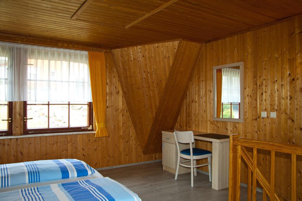 Ferien Unterm Reetdach In Gohren Hotel Гьорен Екстериор снимка