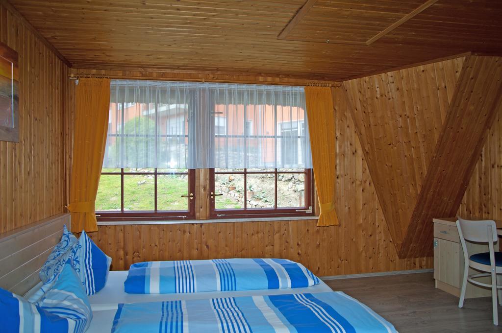 Ferien Unterm Reetdach In Gohren Hotel Гьорен Екстериор снимка