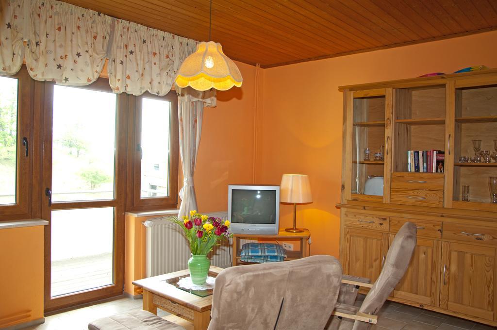 Ferien Unterm Reetdach In Gohren Hotel Гьорен Екстериор снимка