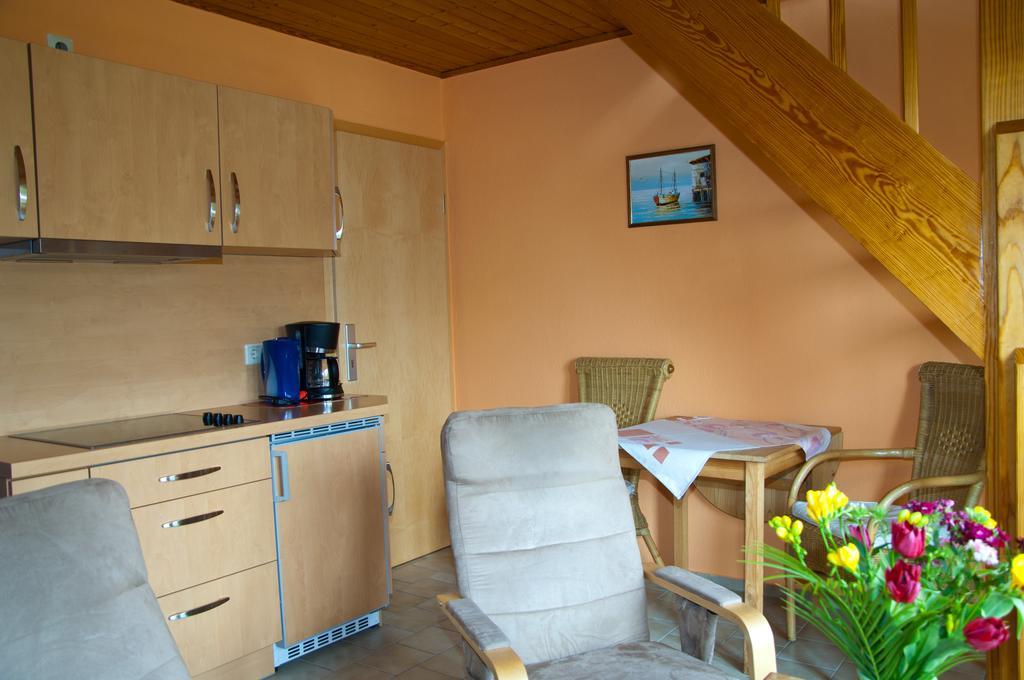 Ferien Unterm Reetdach In Gohren Hotel Гьорен Екстериор снимка