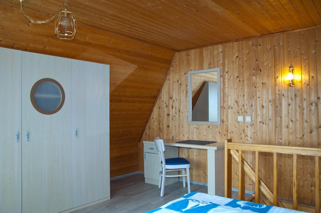Ferien Unterm Reetdach In Gohren Hotel Гьорен Екстериор снимка