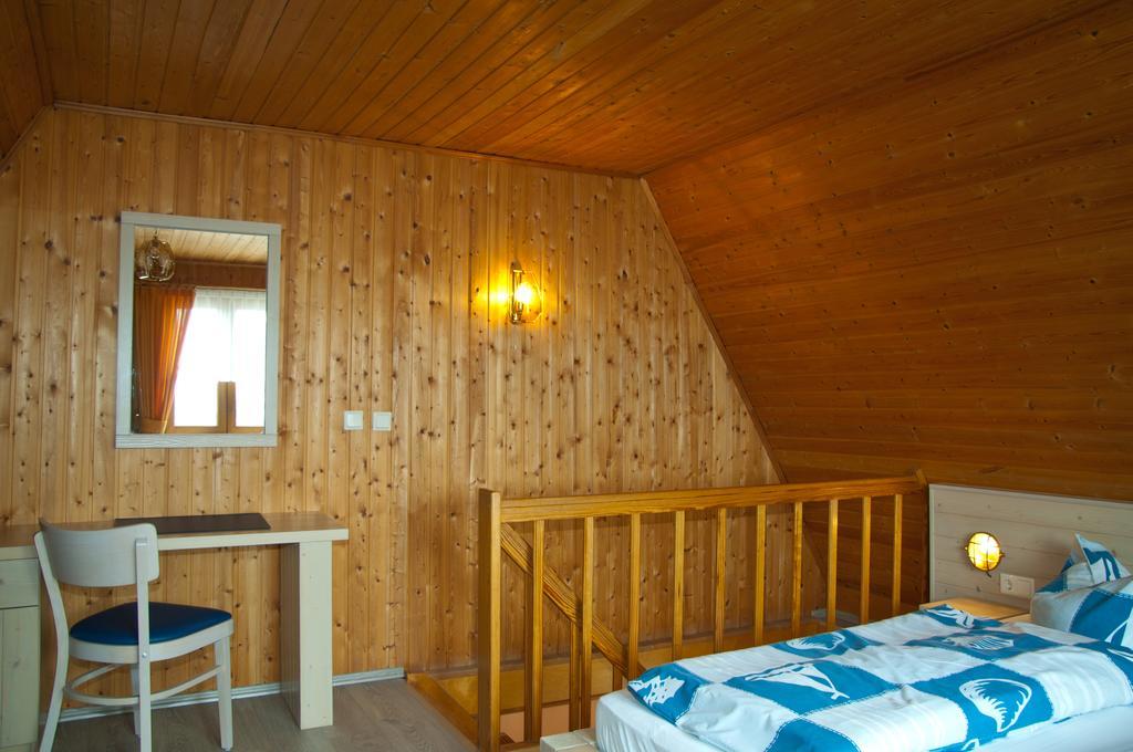 Ferien Unterm Reetdach In Gohren Hotel Гьорен Екстериор снимка