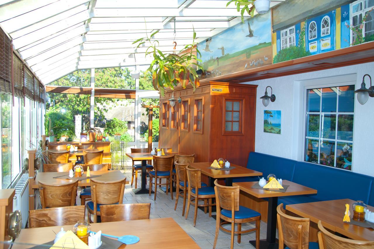 Ferien Unterm Reetdach In Gohren Hotel Гьорен Екстериор снимка